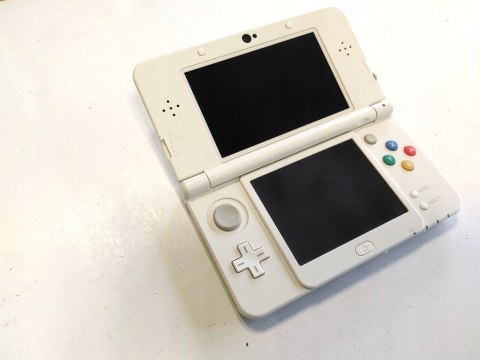 KONSOLA NEW NINTENDO 3DS ANIMAL CROSSING ED + 5 GIER + PUDEŁKO KONSOLA NEW NINTENDO 3DS ANIMAL CROSSING ED + 5 GIER + PUDEŁKO