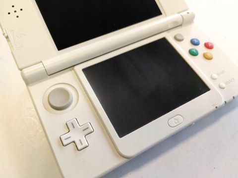 KONSOLA NEW NINTENDO 3DS ANIMAL CROSSING ED + 5 GIER + PUDEŁKO KONSOLA NEW NINTENDO 3DS ANIMAL CROSSING ED + 5 GIER + PUDEŁKO