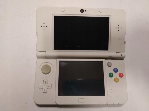 KONSOLA NEW NINTENDO 3DS BIAŁA + ŁADOWARKA KONSOLA NEW NINTENDO 3DS BIAŁA + ŁADOWARKA