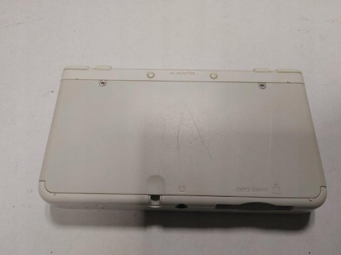 KONSOLA NEW NINTENDO 3DS BIAŁA + ŁADOWARKA KONSOLA NEW NINTENDO 3DS BIAŁA + ŁADOWARKA