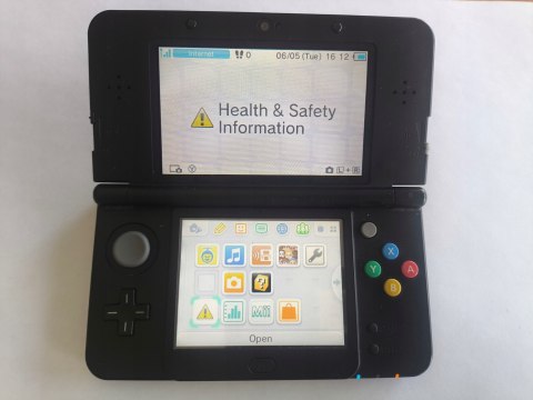 KONSOLA NEW NINTENDO 3DS CZARNA + KARTA PAMIĘCI + USB KONSOLA NEW NINTENDO 3DS CZARNA + KARTA PAMIĘCI + USB
