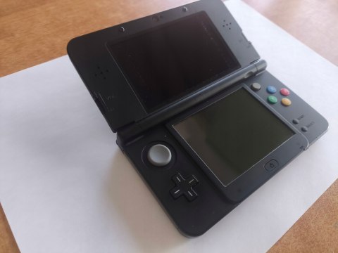 KONSOLA NEW NINTENDO 3DS CZARNA + KARTA PAMIĘCI + USB KONSOLA NEW NINTENDO 3DS CZARNA + KARTA PAMIĘCI + USB