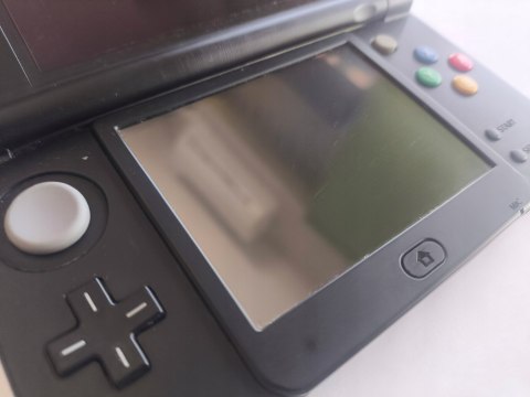 KONSOLA NEW NINTENDO 3DS CZARNA + KARTA PAMIĘCI + USB KONSOLA NEW NINTENDO 3DS CZARNA + KARTA PAMIĘCI + USB