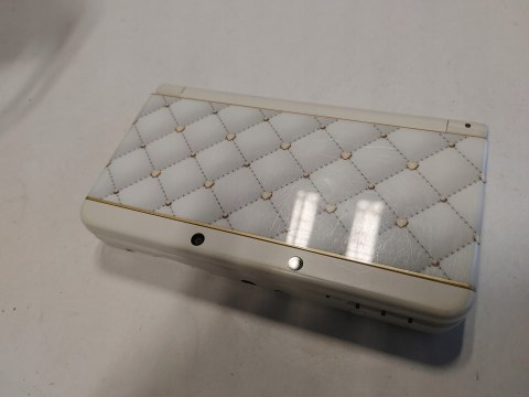 KONSOLA NEW NINTENDO 3DS CZARNA + ŁADOWARKA KONSOLA NEW NINTENDO 3DS CZARNA + ŁADOWARKA
