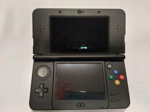 KONSOLA NEW NINTENDO 3DS CZARNA + RYSIK +ŁADOWARKA + PUDEŁKO KONSOLA NEW NINTENDO 3DS CZARNA + RYSIK +ŁADOWARKA + PUDEŁKO