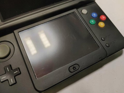KONSOLA NEW NINTENDO 3DS CZARNA + RYSIK +ŁADOWARKA + PUDEŁKO KONSOLA NEW NINTENDO 3DS CZARNA + RYSIK +ŁADOWARKA + PUDEŁKO