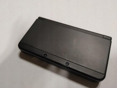 KONSOLA NEW NINTENDO 3DS CZARNA + RYSIK +ŁADOWARKA + PUDEŁKO KONSOLA NEW NINTENDO 3DS CZARNA + RYSIK +ŁADOWARKA + PUDEŁKO