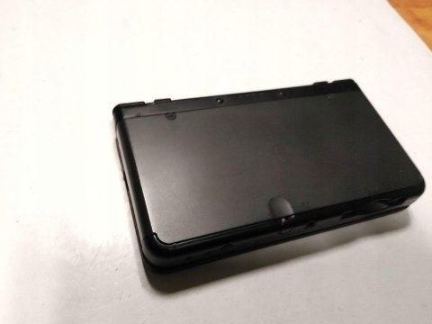 KONSOLA NEW NINTENDO 3DS CZARNA + RYSIK +ŁADOWARKA + PUDEŁKO KONSOLA NEW NINTENDO 3DS CZARNA + RYSIK +ŁADOWARKA + PUDEŁKO