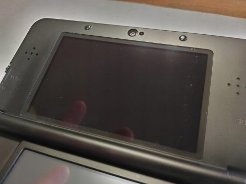 KONSOLA NEW NINTENDO 3DS CZARNA + RYSIK + ŁADOWARKA KONSOLA NEW NINTENDO 3DS CZARNA + RYSIK + ŁADOWARKA