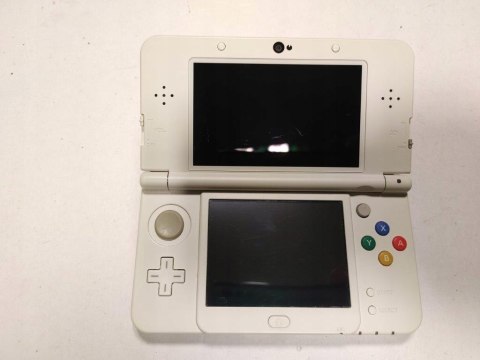 KONSOLA NEW NINTENDO 3DS + KARTA PAMIĘCI + COVER HELLO KITTY + RYSIK + USB KONSOLA NEW NINTENDO 3DS + KARTA PAMIĘCI + COVER HELLO KITTY + RYSIK + USB