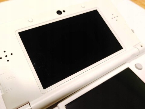 KONSOLA NEW NINTENDO 3DS + KARTA PAMIĘCI + COVER HELLO KITTY + RYSIK + USB KONSOLA NEW NINTENDO 3DS + KARTA PAMIĘCI + COVER HELLO KITTY + RYSIK + USB
