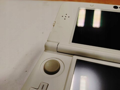 KONSOLA NEW NINTENDO 3DS + KARTA PAMIĘCI + COVER HELLO KITTY + RYSIK + USB KONSOLA NEW NINTENDO 3DS + KARTA PAMIĘCI + COVER HELLO KITTY + RYSIK + USB