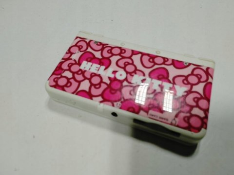 KONSOLA NEW NINTENDO 3DS + KARTA PAMIĘCI + COVER HELLO KITTY + RYSIK + USB KONSOLA NEW NINTENDO 3DS + KARTA PAMIĘCI + COVER HELLO KITTY + RYSIK + USB