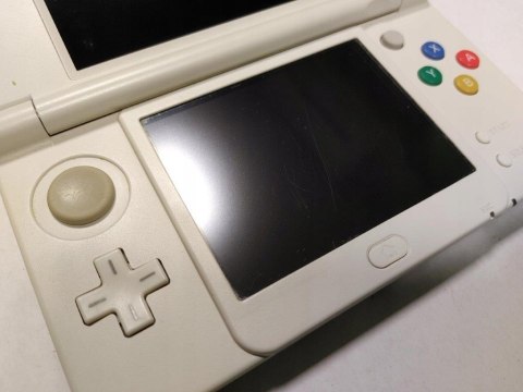 KONSOLA NEW NINTENDO 3DS + KARTA PAMIĘCI + PUDEŁKO + USB KONSOLA NEW NINTENDO 3DS + KARTA PAMIĘCI + PUDEŁKO + USB