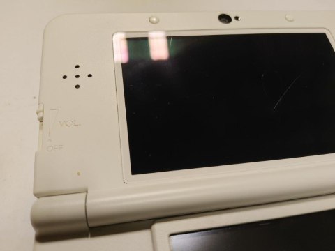 KONSOLA NEW NINTENDO 3DS + KARTA PAMIĘCI + PUDEŁKO + USB KONSOLA NEW NINTENDO 3DS + KARTA PAMIĘCI + PUDEŁKO + USB