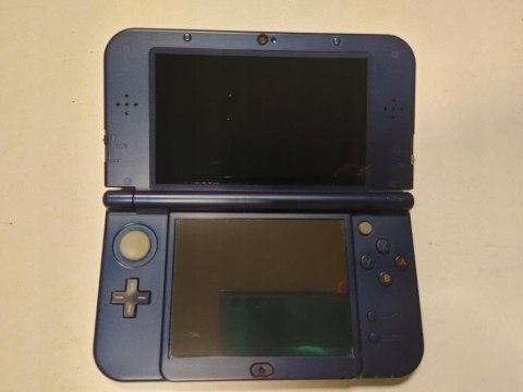 KONSOLA NEW NINTENDO 3DS XL NIEBIESKA + PUDEŁKO + RYSIK + ŁADOWARKA KONSOLA NEW NINTENDO 3DS XL NIEBIESKA + PUDEŁKO + RYSIK + ŁADOWARKA