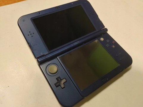 KONSOLA NEW NINTENDO 3DS XL NIEBIESKA + PUDEŁKO + RYSIK + ŁADOWARKA KONSOLA NEW NINTENDO 3DS XL NIEBIESKA + PUDEŁKO + RYSIK + ŁADOWARKA