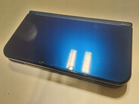 KONSOLA NEW NINTENDO 3DS XL NIEBIESKA + PUDEŁKO + RYSIK + ŁADOWARKA KONSOLA NEW NINTENDO 3DS XL NIEBIESKA + PUDEŁKO + RYSIK + ŁADOWARKA