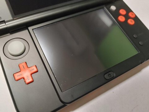 KONSOLA NEW NINTENDO 3DS XL POMARAŃCZOWO-CZARNA + RYSIK + ŁADOWARKA + ETUI KONSOLA NEW NINTENDO 3DS XL POMARAŃCZOWO-CZARNA + RYSIK + ŁADOWARKA + ETUI