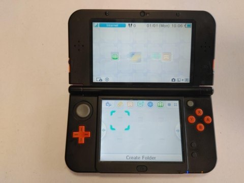 KONSOLA NEW NINTENDO 3DS XL POMARAŃCZOWO-CZARNA + RYSIK + ŁADOWARKA KONSOLA NEW NINTENDO 3DS XL POMARAŃCZOWO-CZARNA + RYSIK + ŁADOWARKA