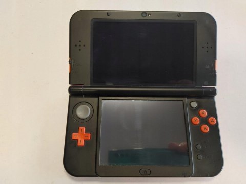 KONSOLA NEW NINTENDO 3DS XL POMARAŃCZOWO-CZARNA + RYSIK + ŁADOWARKA KONSOLA NEW NINTENDO 3DS XL POMARAŃCZOWO-CZARNA + RYSIK + ŁADOWARKA
