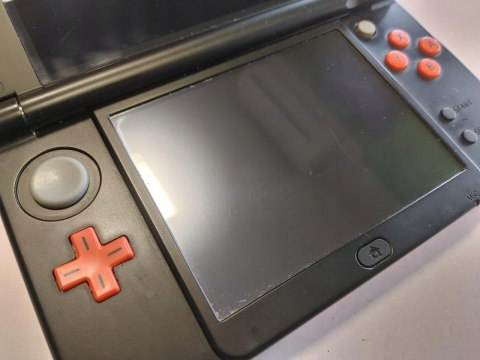 KONSOLA NEW NINTENDO 3DS XL POMARAŃCZOWO-CZARNA + RYSIK + ŁADOWARKA KONSOLA NEW NINTENDO 3DS XL POMARAŃCZOWO-CZARNA + RYSIK + ŁADOWARKA
