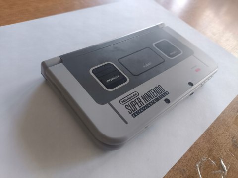 KONSOLA NEW NINTENDO 3DS XL SNES EDITION + USB + RYSIK + ETUI NES :) KONSOLA NEW NINTENDO 3DS XL SNES EDITION + USB + RYSIK + ETUI NES :)