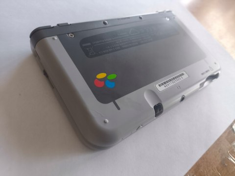 KONSOLA NEW NINTENDO 3DS XL SNES EDITION + USB + RYSIK + ETUI NES :) KONSOLA NEW NINTENDO 3DS XL SNES EDITION + USB + RYSIK + ETUI NES :)