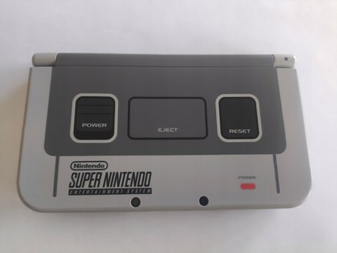 KONSOLA NEW NINTENDO 3DS XL SNES EDITION + USB + RYSIK + ETUI NES :) KONSOLA NEW NINTENDO 3DS XL SNES EDITION + USB + RYSIK + ETUI NES :)