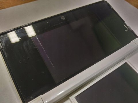 KONSOLA NINTENDO 3DS BIAŁA + ŁADOWARKA + RYSIK + KARTA PAMIĘCI + ETUI KONSOLA NINTENDO 3DS BIAŁA + ŁADOWARKA + RYSIK + KARTA PAMIĘCI + ETUI