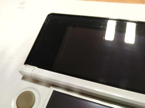 KONSOLA NINTENDO 3DS BIAŁA + ŁADOWARKA + RYSIK + KARTA PAMIĘCI + ETUI KONSOLA NINTENDO 3DS BIAŁA + ŁADOWARKA + RYSIK + KARTA PAMIĘCI + ETUI