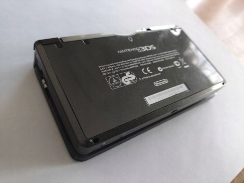 KONSOLA NINTENDO 3DS CZARNA + DOCK + USB + RYSIK KONSOLA NINTENDO 3DS CZARNA + DOCK + USB + RYSIK