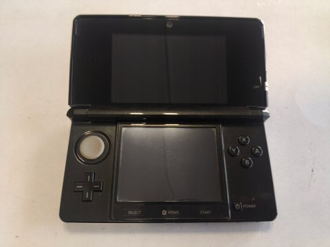 KONSOLA NINTENDO 3DS CZARNA + ETUI + USB + RYSIK + GRA KONSOLA NINTENDO 3DS CZARNA + ETUI + USB + RYSIK + GRA