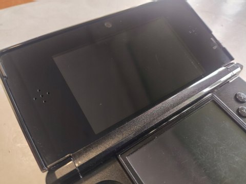 KONSOLA NINTENDO 3DS CZARNA + ETUI + USB + RYSIK KONSOLA NINTENDO 3DS CZARNA + ETUI + USB + RYSIK