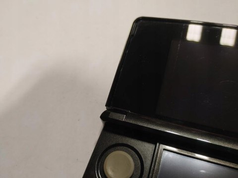 KONSOLA NINTENDO 3DS CZARNA +ŁADOWARKA + RYSIK + KARTA PAMIĘCI KONSOLA NINTENDO 3DS CZARNA +ŁADOWARKA + RYSIK + KARTA PAMIĘCI