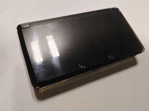 KONSOLA NINTENDO 3DS CZARNA +ŁADOWARKA + RYSIK + KARTA PAMIĘCI KONSOLA NINTENDO 3DS CZARNA +ŁADOWARKA + RYSIK + KARTA PAMIĘCI