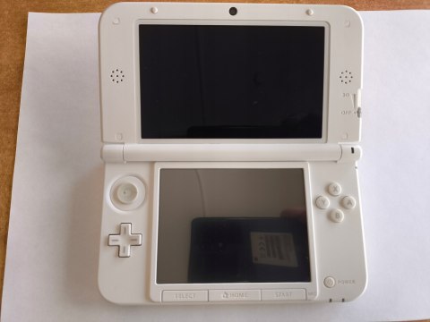KONSOLA NINTENDO 3DS XL EDYCJA PIKACHU + RYSIK + KARTA PAMIĘCI + USB KONSOLA NINTENDO 3DS XL EDYCJA PIKACHU + RYSIK + KARTA PAMIĘCI + USB
