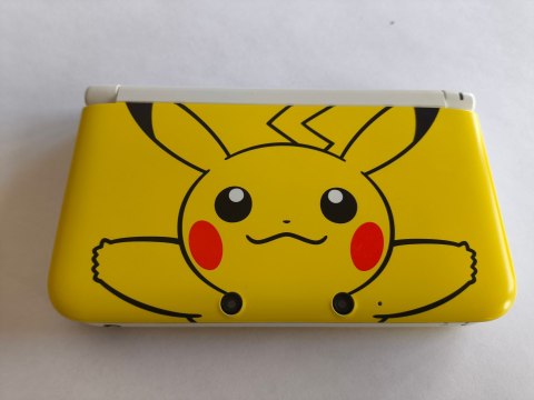 KONSOLA NINTENDO 3DS XL EDYCJA PIKACHU + RYSIK + KARTA PAMIĘCI + USB KONSOLA NINTENDO 3DS XL EDYCJA PIKACHU + RYSIK + KARTA PAMIĘCI + USB