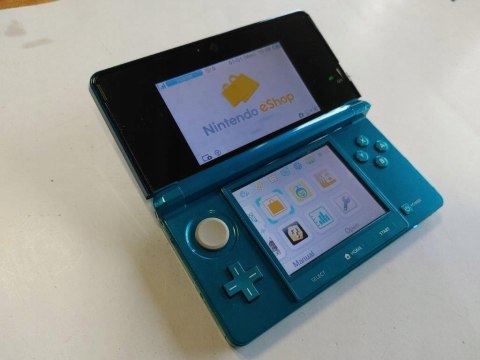 KONSOLA NINTENDO 3DS NIEBIESKA + ŁADOWARKA KONSOLA NINTENDO 3DS NIEBIESKA + ŁADOWARKA