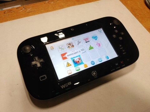 KONSOLA NINTENDO WII U 32GB + GAMEPAD + MARIO KART 8 KONSOLA NINTENDO WII U 32GB + GAMEPAD + MARIO KART 8