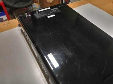 KONSOLA NINTENDO WII U 32GB + GAMEPAD + MARIO KART 8 KONSOLA NINTENDO WII U 32GB + GAMEPAD + MARIO KART 8
