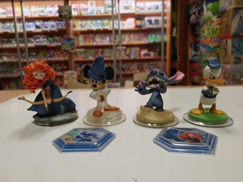 KONSOLA NINTENDO WII U 32GB + GRA DISNEY INFINITY 2.0 + FIGURKI KONSOLA NINTENDO WII U 32GB + GRA DISNEY INFINITY 2.0 + FIGURKI