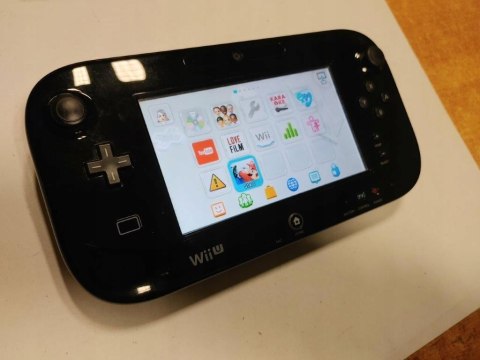 KONSOLA NINTENDO WII U 32GB +MARIO KART 8 + PUDEŁKO + OKABLOWANIE KONSOLA NINTENDO WII U 32GB +MARIO KART 8 + PUDEŁKO + OKABLOWANIE