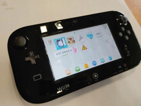 KONSOLA NINTENDO WII U 32GB + OKABLOWANIE +GAMEPAD + 2x REMOTE + 2x NUNCHUK KONSOLA NINTENDO WII U 32GB + OKABLOWANIE +GAMEPAD + 2x REMOTE + 2x NUNCHUK