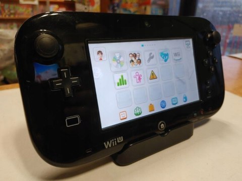 KONSOLA NINTENDO WII U 32GB + ORYGINALNY PRO CONTROLLER + OKABLOWANIE KONSOLA NINTENDO WII U 32GB + ORYGINALNY PRO CONTROLLER + OKABLOWANIE