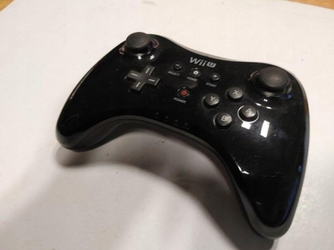 KONSOLA NINTENDO WII U 32GB + ORYGINALNY PRO CONTROLLER + OKABLOWANIE KONSOLA NINTENDO WII U 32GB + ORYGINALNY PRO CONTROLLER + OKABLOWANIE