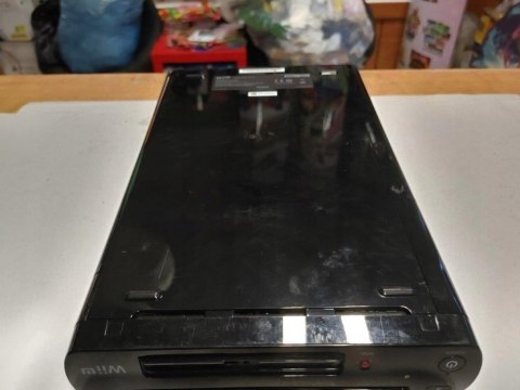 KONSOLA NINTENDO WII U 32GB + ORYGINALNY PRO CONTROLLER + OKABLOWANIE KONSOLA NINTENDO WII U 32GB + ORYGINALNY PRO CONTROLLER + OKABLOWANIE