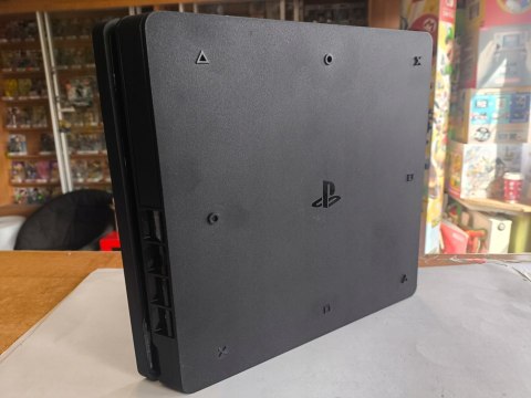 KONSOLA PLAYSTATION 4 SLIM 500GB 2216A + PAD KONSOLA PLAYSTATION 4 SLIM 500GB 2216A + PAD