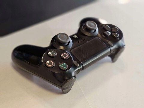 KONSOLA SONY PLAYSTATION 4 SLIM 500GB + ORYGINALNY PAD + 3 GRY PS4 KONSOLA SONY PLAYSTATION 4 SLIM 500GB + ORYGINALNY PAD + 3 GRY PS4