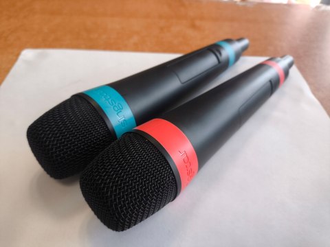 SINGSTAR POLSKIE HITY + 2 BEZPRZEWODOWE MIKROFONY + PUDEŁKO + ADAPTER SINGSTAR POLSKIE HITY + 2 BEZPRZEWODOWE MIKROFONY + PUDEŁKO + ADAPTER